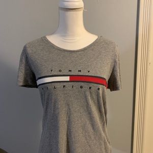 Tommy Juniors Size Medium Tee